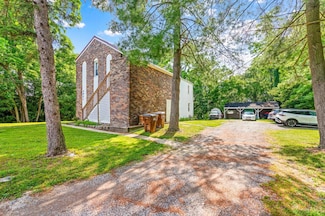 3921 Randolph Ln, Cincinnati, OH 45245