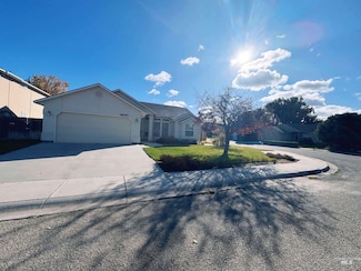 18194 Saffron Dr, Nampa, ID 83687