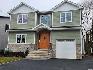 604 Meadowbrook Rd, Merrick, NY 11566