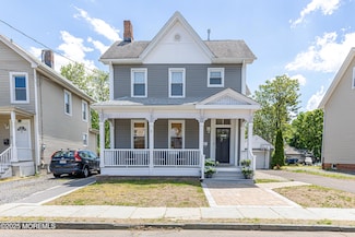 94 2nd St, Keyport, NJ 07735