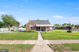 300 Mohican St, Essington, PA 19029