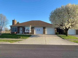 447 Southwood Dr, Tipton, IN 46072