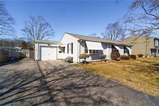 142 Beverly Rd, Riverside, RI 02915