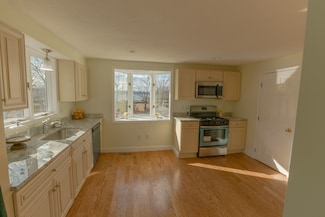 22 Norton St, North Weymouth, MA 02191