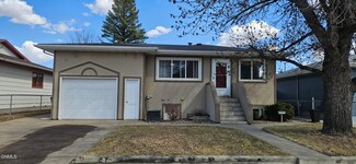 915 S 17th St, Bismarck, ND 58504