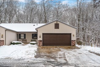 844 Highbanks Dr, Allegan, MI 49010
