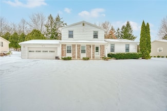 27 Heather Dale Chase, Henrietta, NY 14467