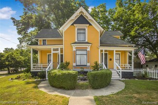 122 S Chestnut St, Howell, MI 48843
