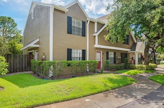 16504 Lake Brigadoon Cir, Tampa, FL 33618
