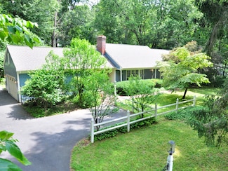 3 Carriage Dr, Canton, CT 06019