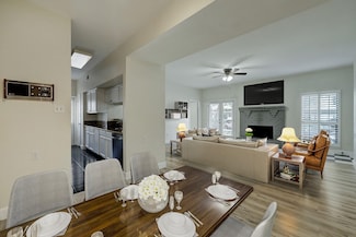2425 Augusta Dr Unit 21, Houston, TX 77057