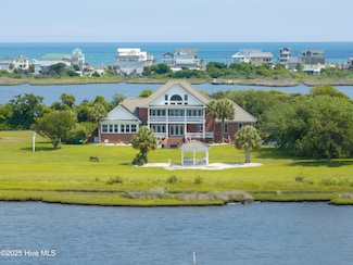4 Hunter Heath Dr, North Topsail Beach, NC 28460