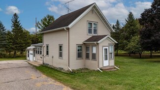 275 S Main St, Iola, WI 54945