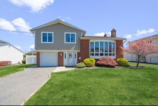 53 W End Ave, Massapequa, NY 11758