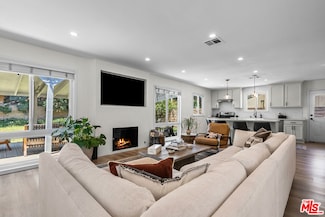 22247 Cohasset St, Canoga Park, CA 91303