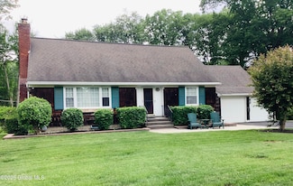 32 Brookwood Dr, Latham, NY 12110