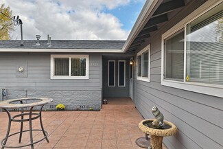 1325 S Peach St, Medford, OR 97501