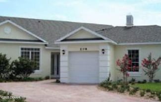 208 Bauer Cir, Daytona Beach, FL 32124