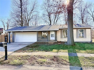 9 Vizcuya Ct, Florissant, MO 63033
