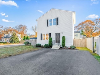 170 Long St, Warwick, RI 02886