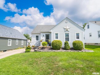 1009 Mary St, Pekin, IL 61554