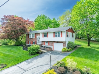 4 Montcastle Dr, Chelmsford, MA 01824