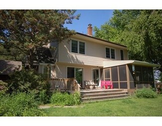 65 Bay Rd, Hadley, MA 01035