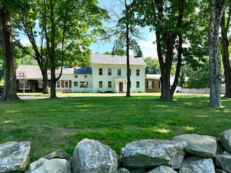 5 North Ln, Hadley, MA 01035