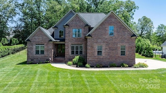 73 41st Ave NW, Hickory, NC 28601