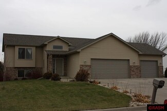 304 Linden St, Janesville, MN 56048