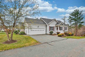 6 Sugar Plum Ln, Londonderry, NH 03053