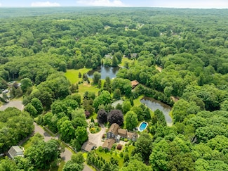 173 Highwoods Dr, Guilford, CT 06437