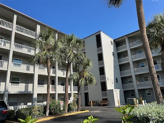 3272 Lake Bayshore Dr Unit 515, Bradenton, FL 34205