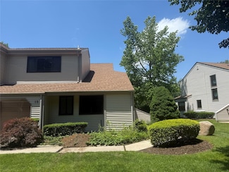 15 Lakeridge Dr, Huntington, NY 11743