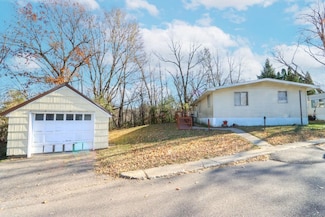 35 Wood Dr, Mankato, MN 56001