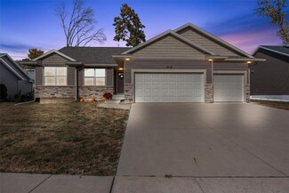 1918 Shady Grove Rd SW, Cedar Rapids, IA 52404