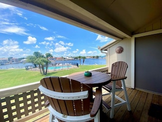 2511 Bayhouse Dr, Rockport, TX 78382