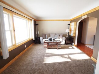 1311 15th St E, Glencoe, MN 55336