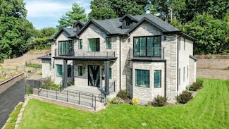 34 Woodland Place, Great Neck, NY 11021
