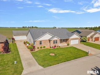 1205 Michele Dr, Pawnee, IL 62558