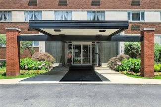 128 N Craig St Unit 802, Oakland, PA 15213