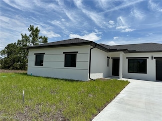 901 Oxford Ave S, Lehigh Acres, FL 33974