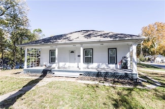 4540 NE 38th St, Kansas City, MO 64117