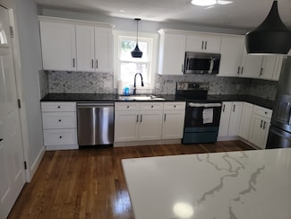 25 Tobyhanna St, Cranston, RI 02910