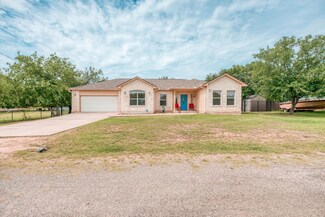 121 W Cedar Dr, Granite Shls, TX 78654