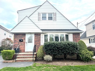 154 Kennington St, Staten Island, NY 10308