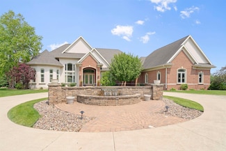 417 N Highland Dr, Cedar Falls, IA 50613