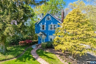 52 7th Ave, Westwood, NJ 07675