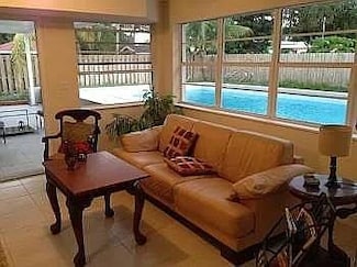 236 E 56th St, Hialeah, FL 33013