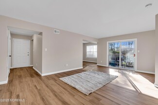 33 Diane Dr, Tinton Falls, NJ 07753